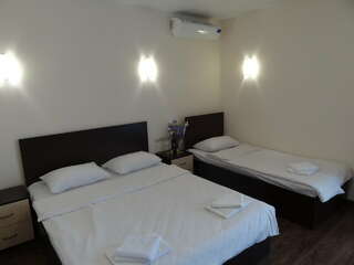 Гостевой дом Севастопольская усадьба Севастополь Улучшенный четырехместный номер-1