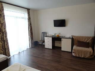 Гостевой дом Севастопольская усадьба Севастополь Четырехместный номер с балконом-1