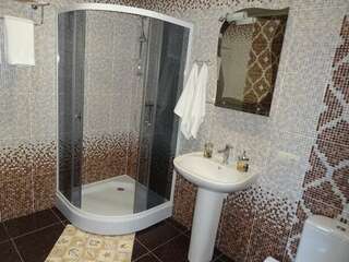 Гостевой дом Севастопольская усадьба Севастополь Двухкомнатный семейный делюкс с балконами и видом на море-8