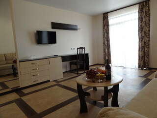 Гостевой дом Севастопольская усадьба Севастополь Двухкомнатный семейный делюкс с балконами и видом на море-4