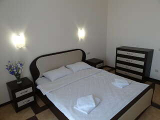 Гостевой дом Севастопольская усадьба Севастополь Двухкомнатный семейный делюкс с балконами и видом на море-6