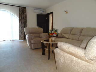 Гостевой дом Севастопольская усадьба Севастополь Двухкомнатный семейный делюкс с балконами и видом на море-3